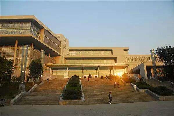 南京工业大学继续教育学院机构设置