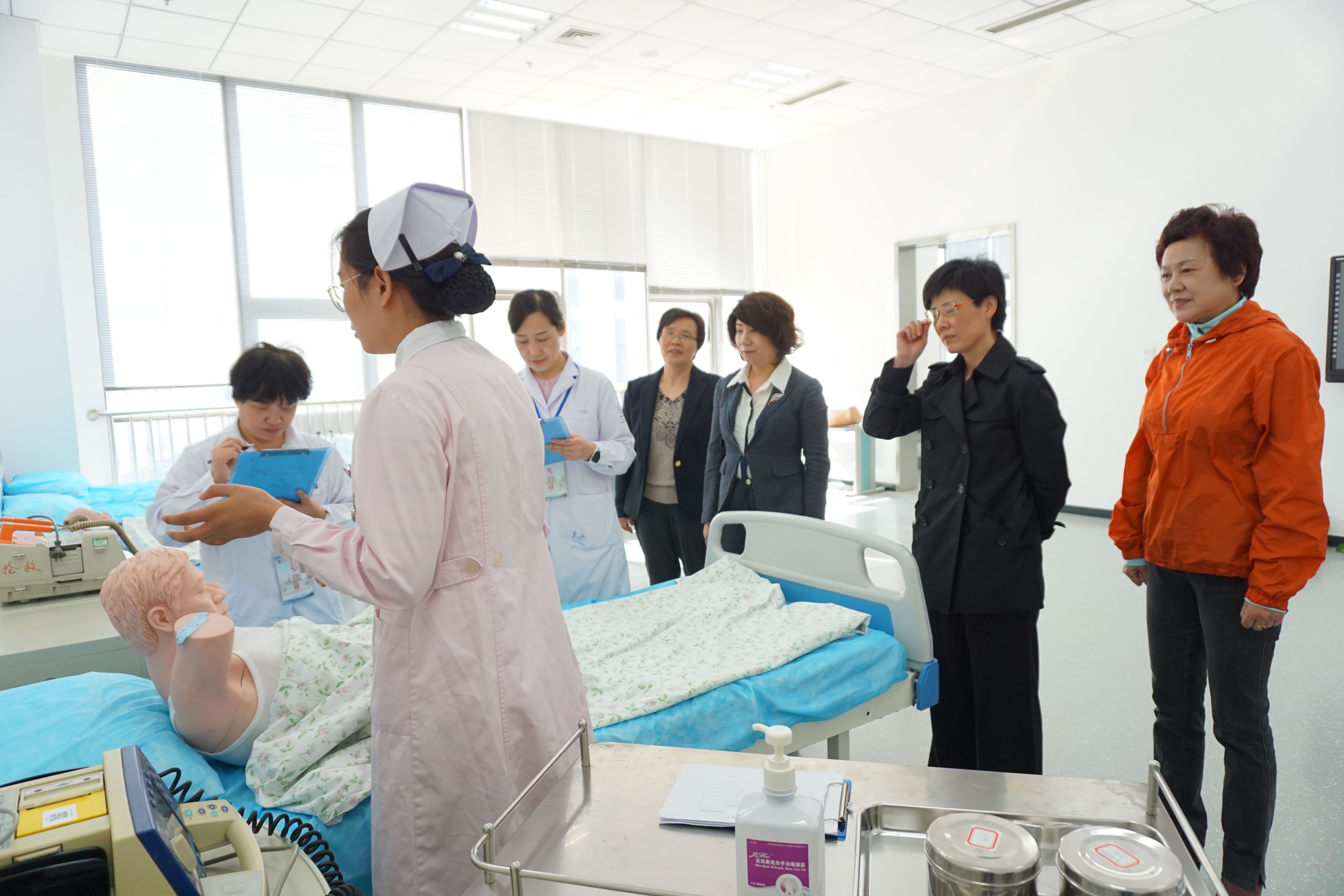 2018年南京市护理专业规范化培训技能考核在我院举行
