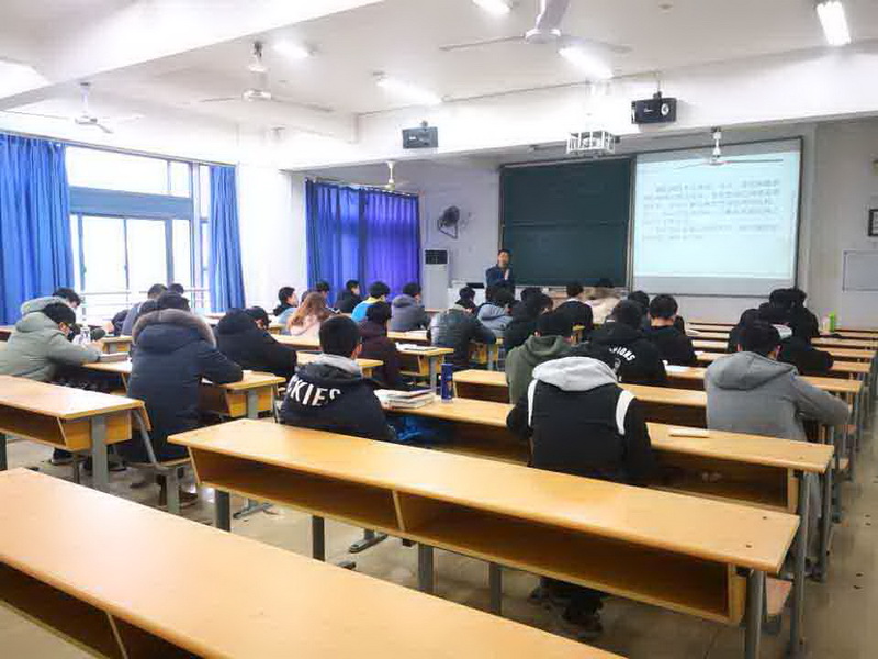 新学期伊始，自考各项教学工作井然有序